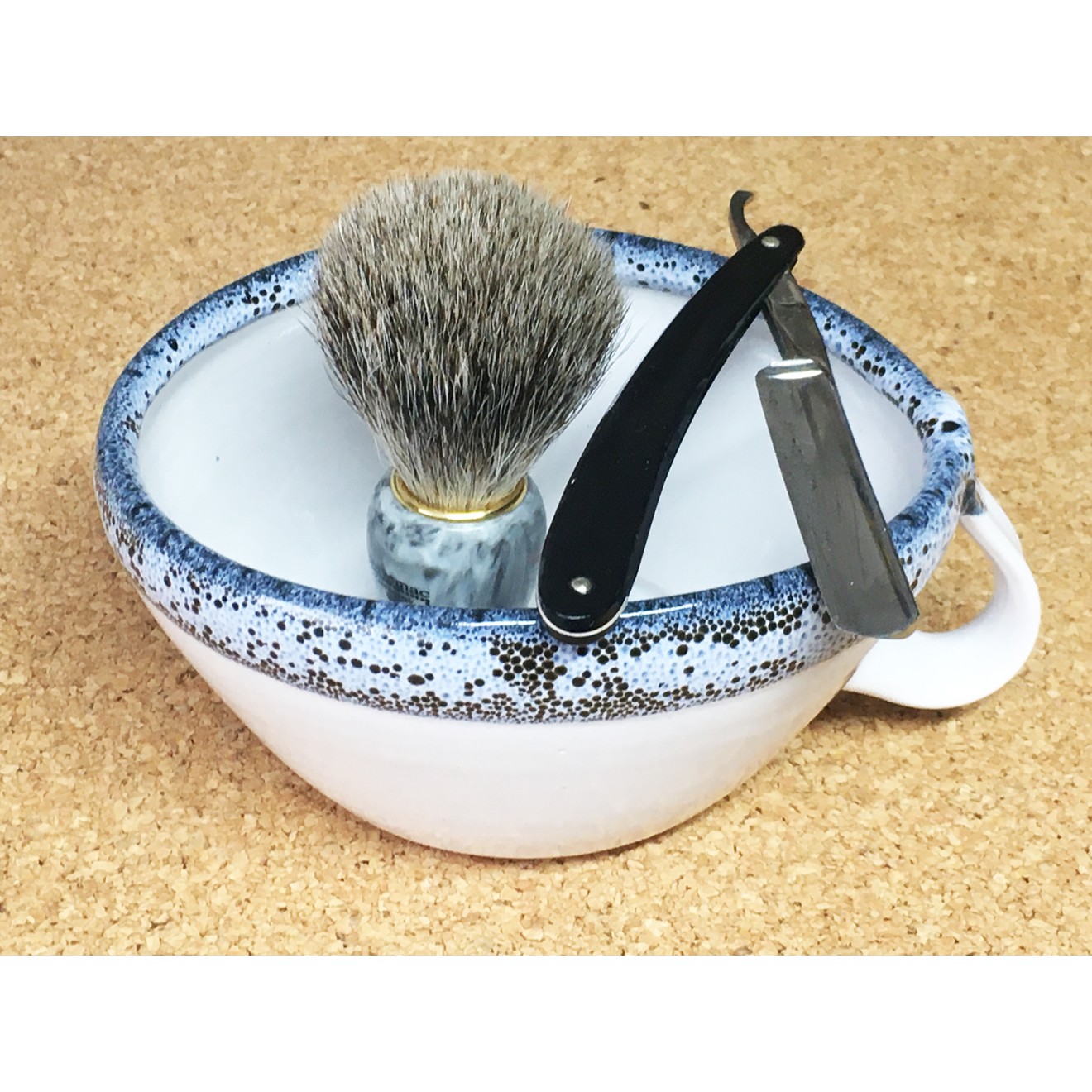 kaufen Original Brocken Belgischer handgemacht Keramik, Schleifstein Rasiermug Deluxe- weiß online
